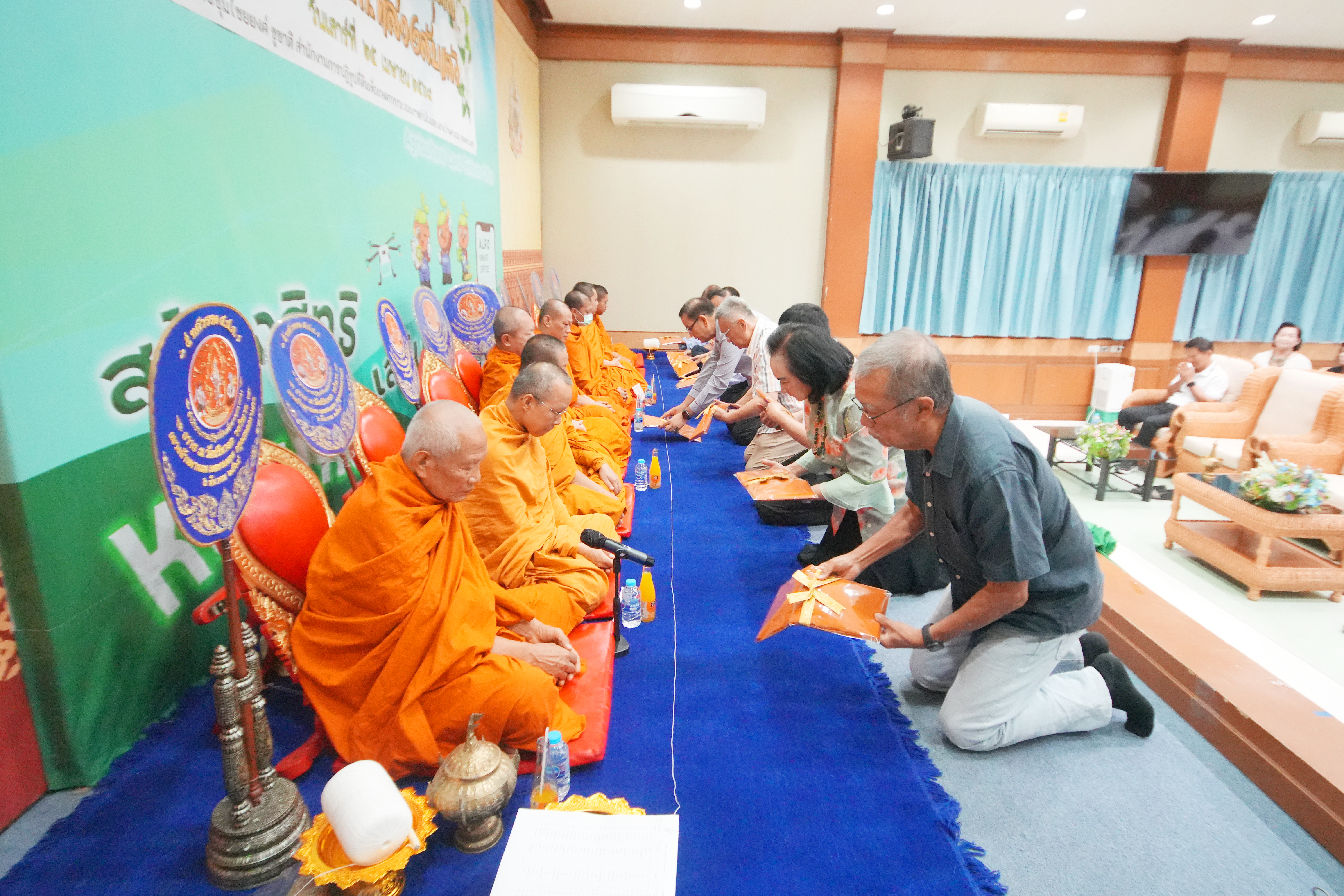 title - ชมรมผู้สูงอายุ ส.ป.ก. จัดพิธีทำบุญอุทิศส่วนกุศลให้ข้าราชการ/เจ้าหน้าที่ ส.ป.ก. ที่ล่วงลับไปแล้ว